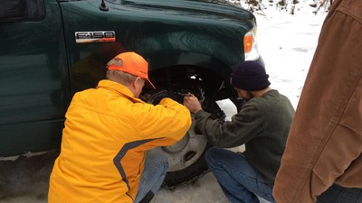tire chain teamwork